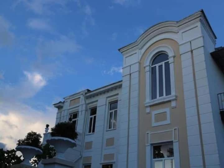 Бутик-Отель Белый Дом Балерины Sukhumi Ngoại thất bức ảnh